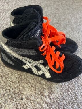 Aasics wrestling shoes